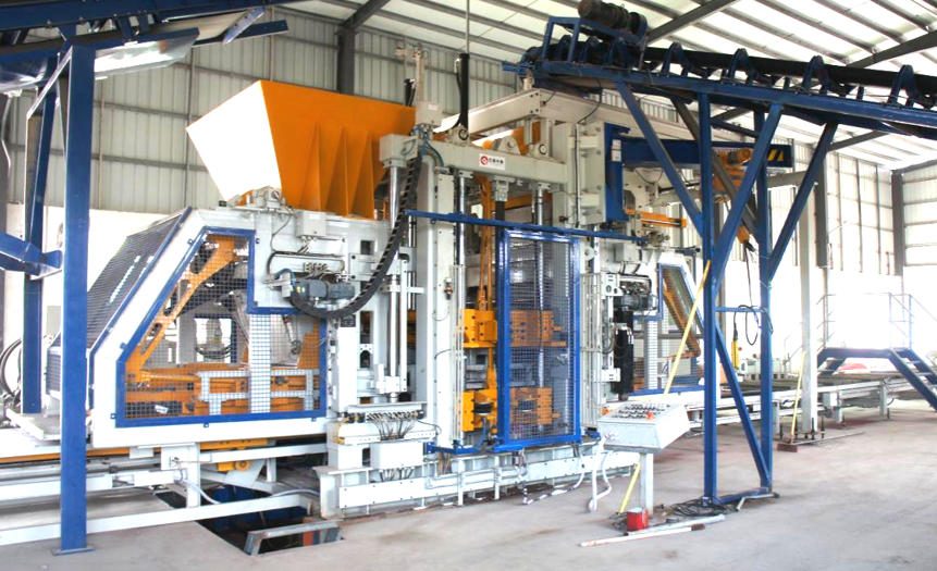 Quangong mašine za ciglu ostavljaju svoj trag u Južnoj Kini — cigle za popločavanje i cigle u obliku dijamanta kojima rukuje jedna mašina